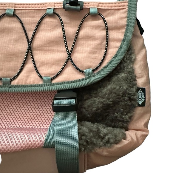 Free People NWT Playoff Sherpa Messenger Bag in pink - Picture 8 of 9